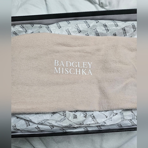 Badgley Mischka Satin Pumps 8.5 rhinestone heel - Picture 9 of 15